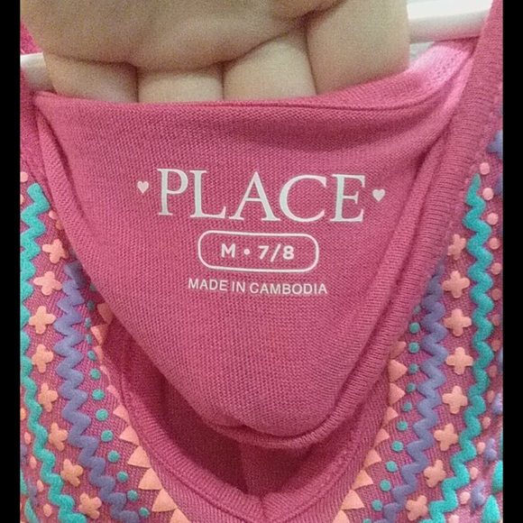 It is a pretty pretty neat tank top - Picture 4 of 4